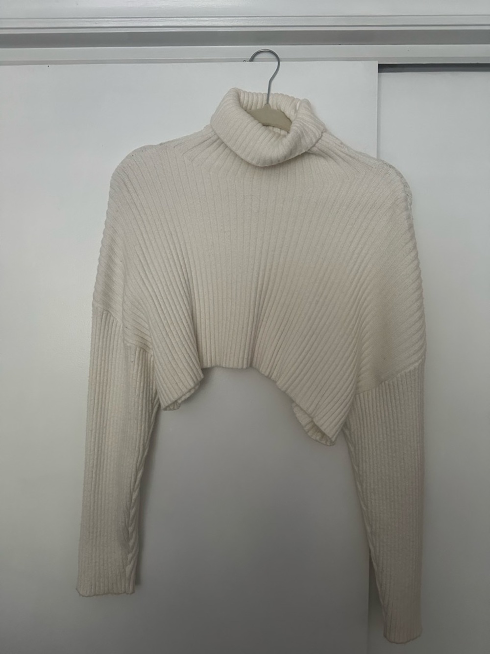 Cropped Ribbed Turtleneck Sweater - Cream